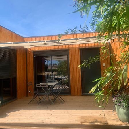 Chalet contemporain dans son écrin de verdure Montauban Extérieur photo