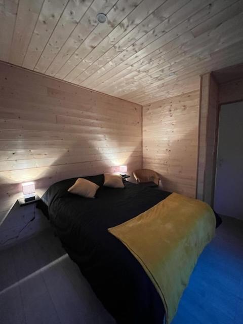 Chalet contemporain dans son écrin de verdure Montauban Extérieur photo